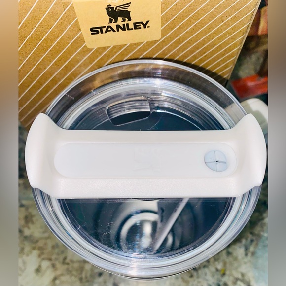 NWT!!!! Stanley Christmas Grinch Tumbler 40 oz. - Picture 5 of 8